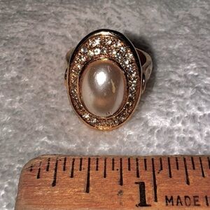 Elegant Gold, Cream/Pearl and diamondettes ring, size 7